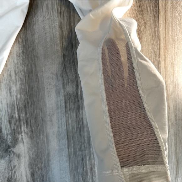 Lululemon White Athletic Capri Leggings Size 6 - Picture 2 of 8